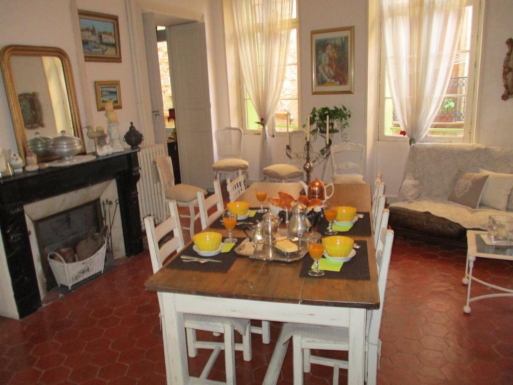 Le Presbytere Bed and Breakfast Rivesaltes Habitación foto